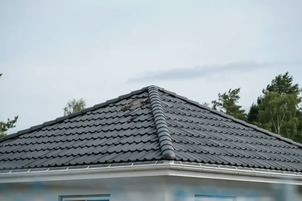 installation av takfotsventilation och nockband f r b ttre ventilation i teleborg sm land