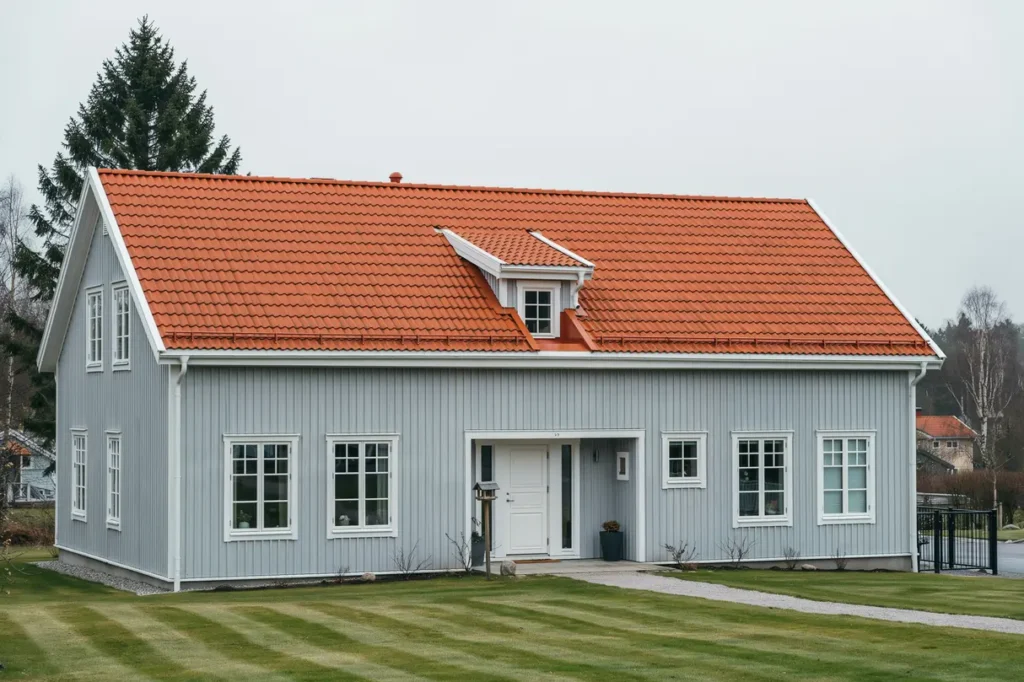 takoml ggning med nya betongpannor p villa i lammhult